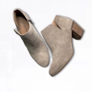 NWOB Lucky Brand Suede Pickla Bootie Taupe 9 1/2